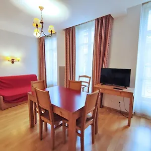  Appartement La Petite Ourse, T2, Centre Luchon, Wifi, Casier A Skis, Ascenseur, 4 Personnes France